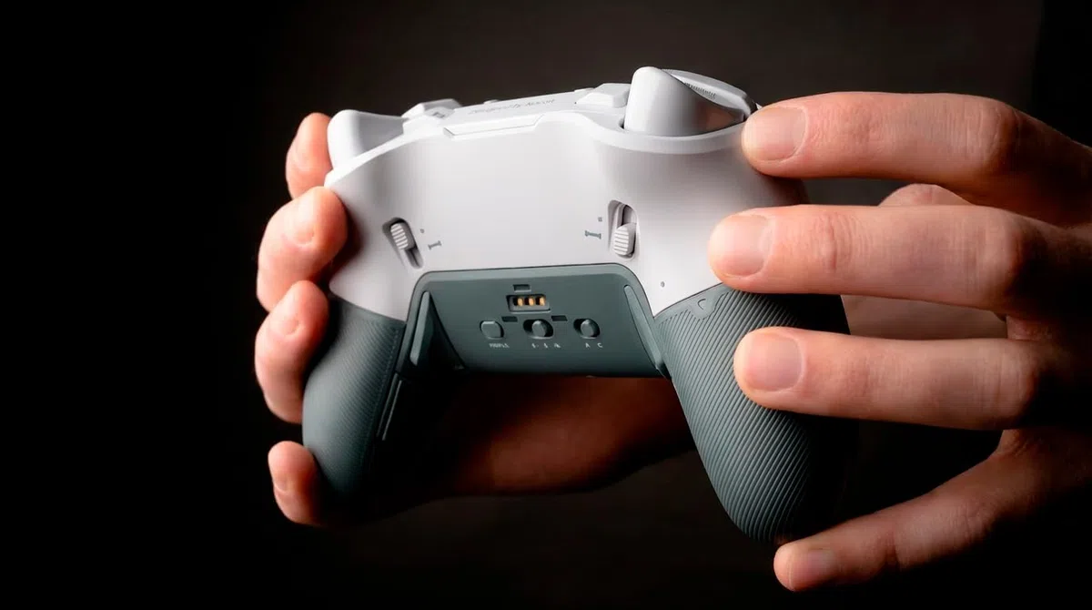 NACON Revolution X Unlimited Anniversary Edition – Controller wireless ad alta precisione per Xbox Series X|S, One e PC – Xbox ufficiale